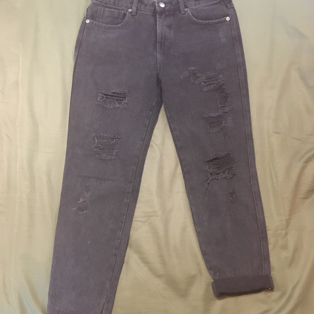 RVCA DISTRESSED JEANS.
